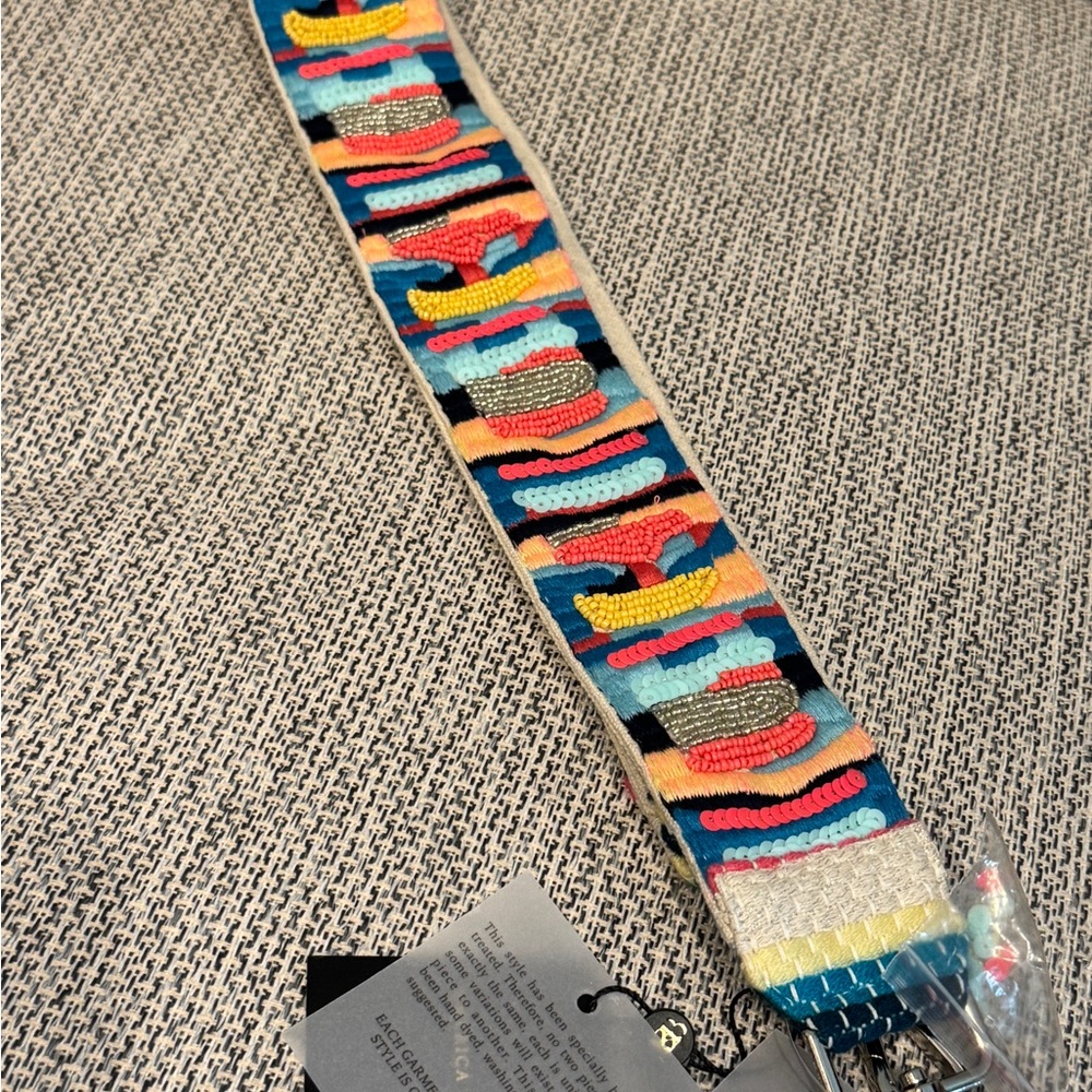 Colorful Patterned Women's Accessory Strap - Picture 4 of 8